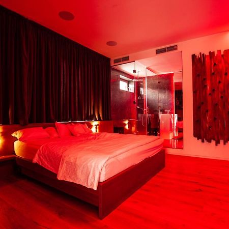 Contemporary Apartment With Fireplace & Terrace Banská Bystrica Esterno foto