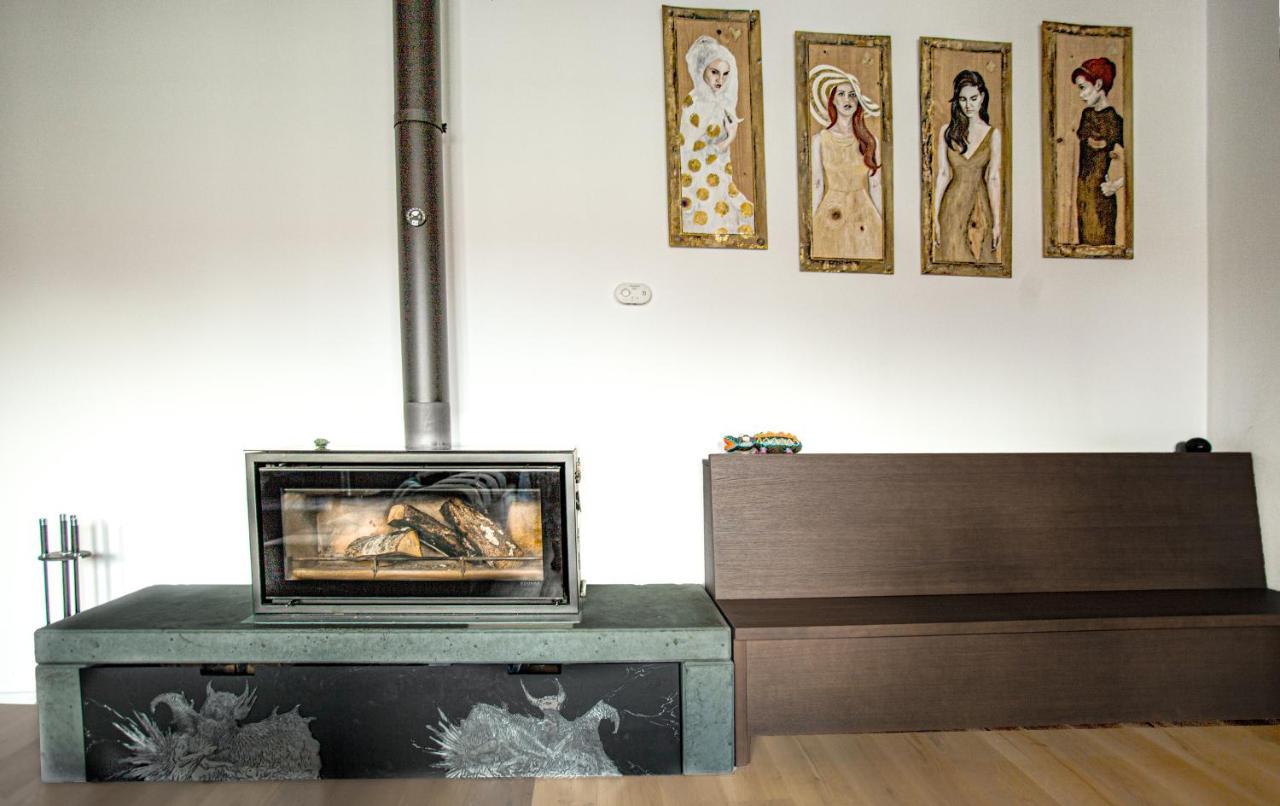 Contemporary Apartment With Fireplace & Terrace Banská Bystrica Esterno foto