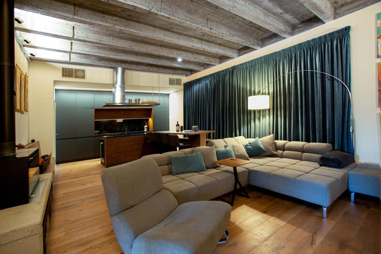 Contemporary Apartment With Fireplace & Terrace Banská Bystrica Esterno foto