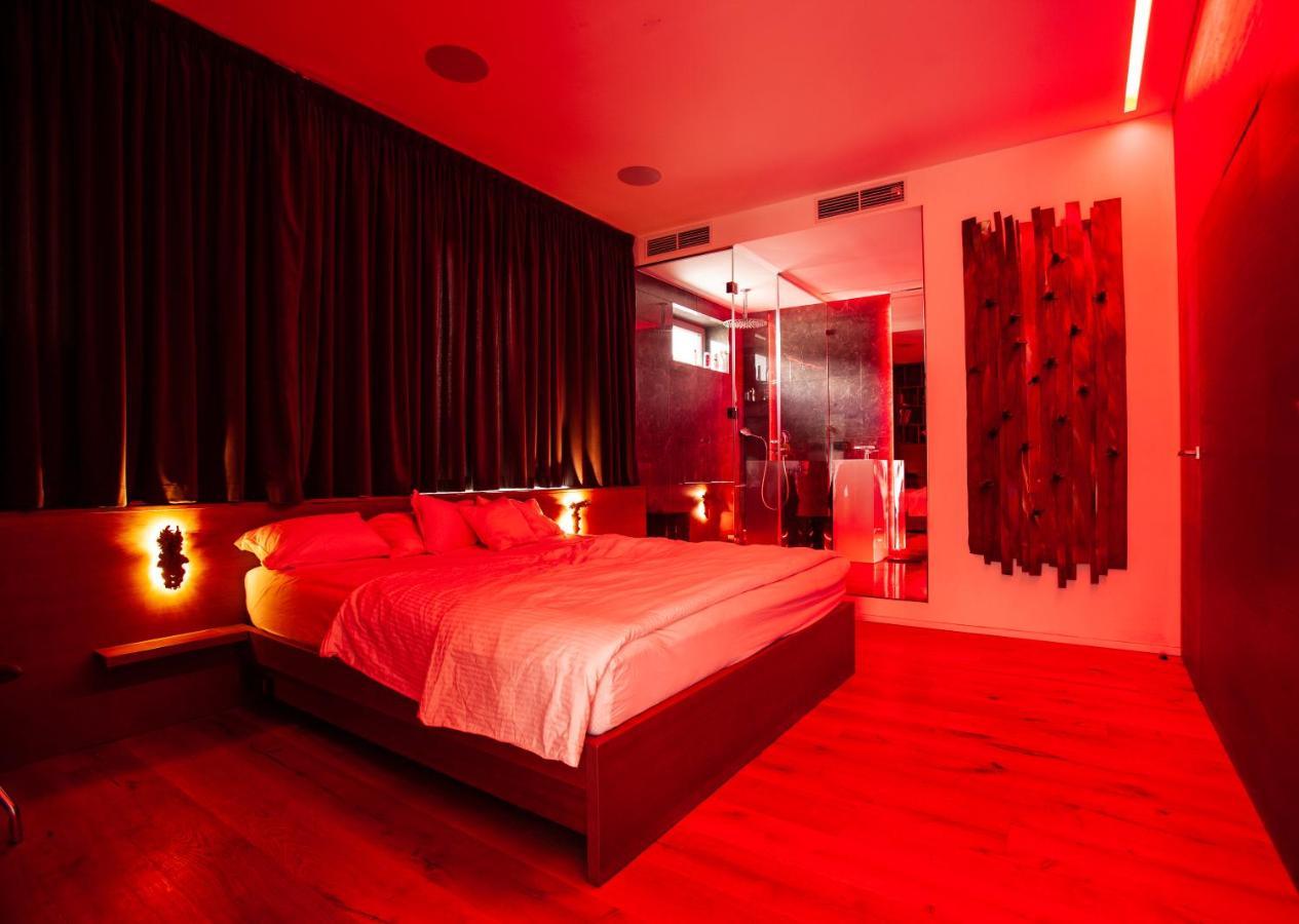 Contemporary Apartment With Fireplace & Terrace Banská Bystrica Esterno foto